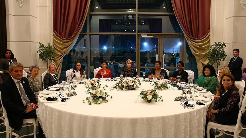 ضیافت شام همسر اردوغان برای همسران سران گروه 20 (+عکس)
