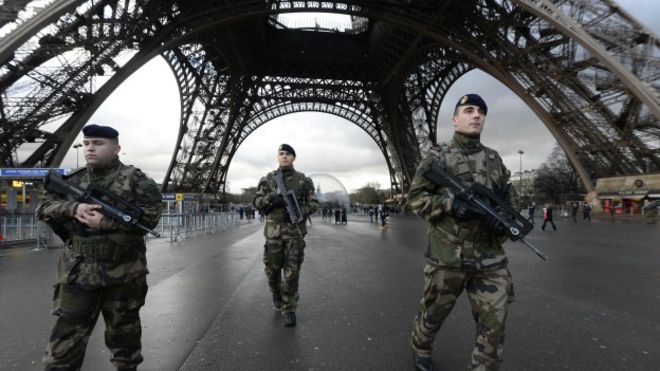 آغاز حملات گسترده فرانسه علیه داعش/ جوان 26 ساله، طراح حملات پاریس + فیلم