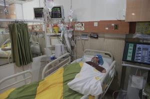 درد کشیدن دختر ملی پوش روی تخت بیمارستان
