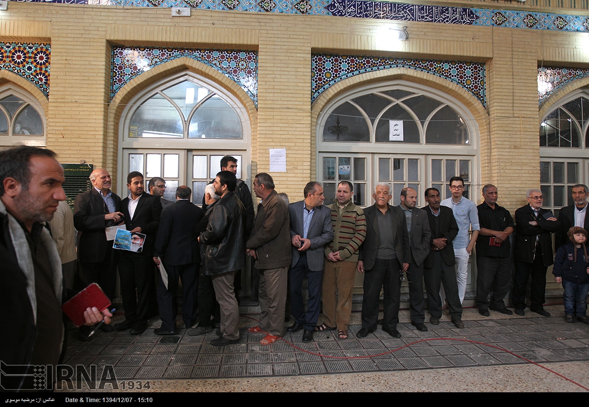 عکس/ اخذ رای در مسجد لرزاده در تهران