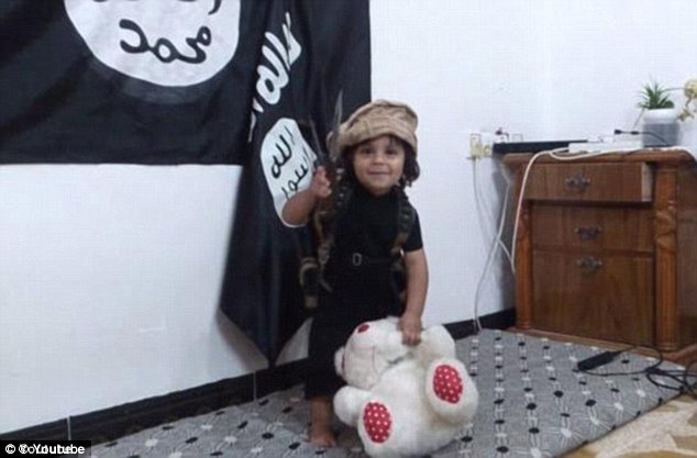 آموزش هولناک کودکان داعشی برای کشتار + تصاویر