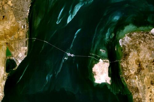نقشه هوایی از پل ملک فهد میان بحرین و عربستان سعوی در خلیج فارس