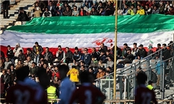 هجوم کارگران افغانی به استادیوم آزادی/ آبهای معدنی عمانی‌ها گم شد!
