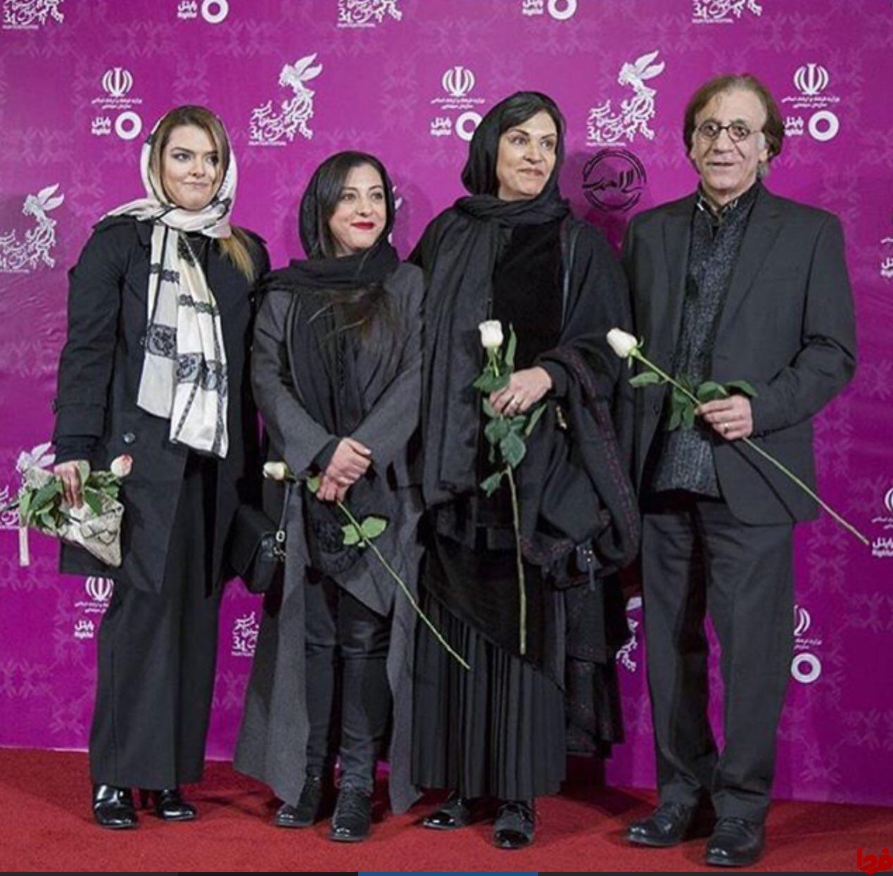  عکس/ رویا تیموریان در کنار همسر و دخترانش روی فرش قرمز