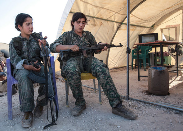 داعشی های بزدل از این زنان می ترسند + تصاویر