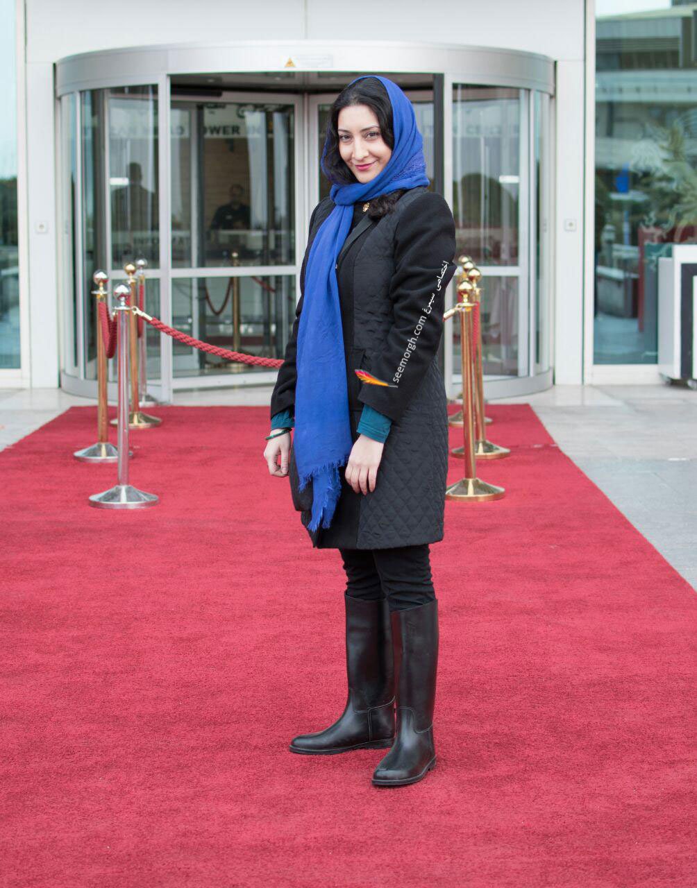 مدل لباس بهاران بنی احمدی روی فرش قرمز در سی و چهارمین جشنواره فیلم فجر