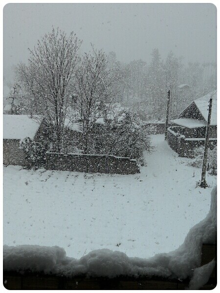 برف در لاهیجان...
