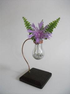 با لامپ پرمصرف گلدان شیشه ای بسازید