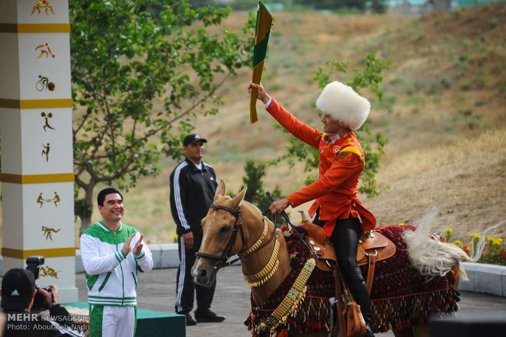 عکس/ مشعل پنجمین دوره بازی‌های آسیایی را ترکمنستان روشن کرد