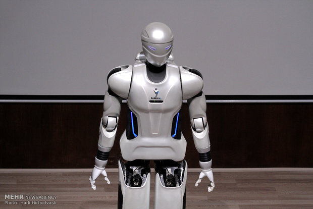 رونمایی ربات انسان نمای سورنا 3