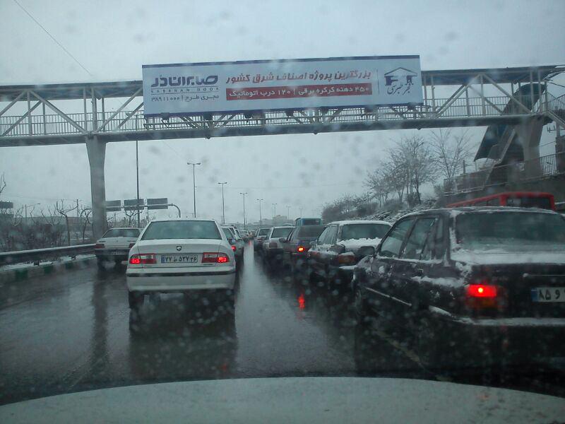 عکس/ ترافیک سنگین به علت بارش برف در مشهد 