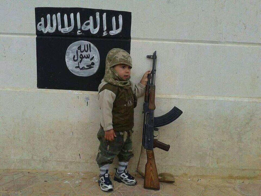 داعش چگونه کودکان را به عملیات انتحاری وا می‌دارد؟