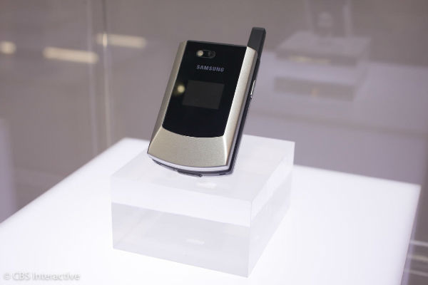 اولین موبایل مجهز به GSM و CDMA - سال 2004: سامسونگ SCH-A790 اسپیکر نداشت اما در عوض می توانستید آن را به صد کشور دنیا با خود ببرید.