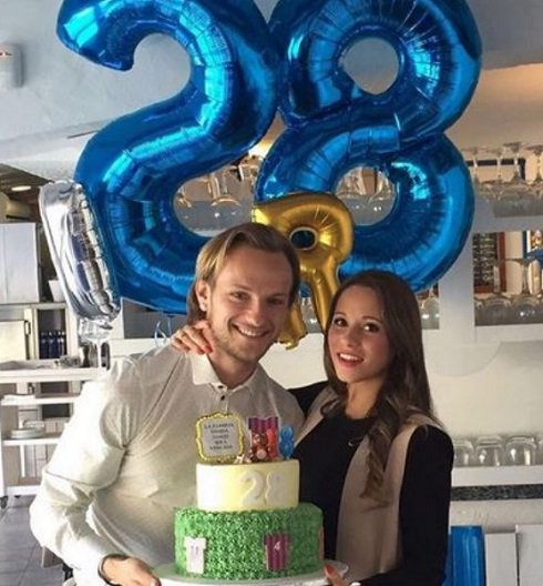 عکس جشن تولد راکیتیچ با همسرش