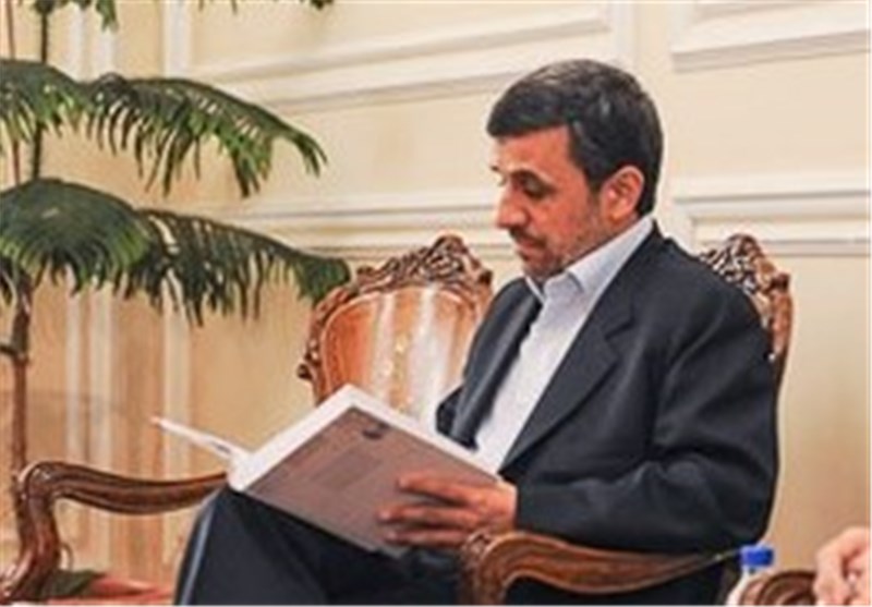 حسین دهباشی: خاطرات «محمود احمدی‌نژاد» و «رئیس دولت اصلاحات» منتشر می‌شود