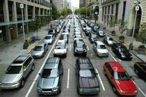 در این تصویر، ۲۰۰ نفر در ۱۷۷ اتومبیل حضور دارند