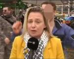 تعرض به خبرنگار زن در برنامه زنده جلوی دوربین