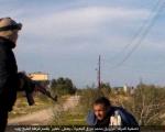 عکس/ اعدام پلیس مصری توسط داعش