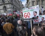 روایت تصویری تظاهرات گسترده لندن برای استعفای نخست‌وزیر