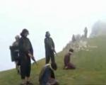 اعدام فجیع ۳ مرد افغانی توسط گروه تروریستی داعش + فیلم(18+)