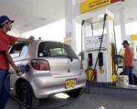 بهای سوخت در پاکستان برای دومین بار در یک ماه اخیر کاهش یافت