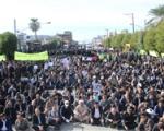 نمازگزاران تهرانی در اعتراض به نحوه واگذاری وام ازدواج به جوانان راهپیمایی کردند