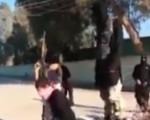داعش پسر نوجوان را اعدام کرد + فیلم(18+)
