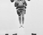 عکس/ خلبان در حال آزمایش جت پک خود در سال 1969 میلادی