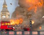 عکس/ انفجار یک اتوبوس مردم لندن را شوکه کرد