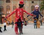 عروسک‌های غول‌پیکر ایرانی در تدارک یک اجراء