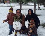 المیرا شریفی مقدم و خانواده در روز برفی + تصاویر