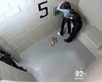 رفتار خشونت‌آمیز پلیس آمریکا با زن 47ساله + تصاویر