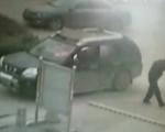 لحظه آتش گرفتن یک مرد در خودرو + فیلم(16+)