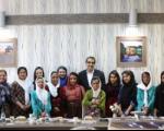 دیدار وزیر بهداشت با دختران شین‌آباد