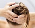 این بار با نسخه های گیاهی موهای چرب تان را درمان کنید!