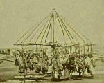 چرخ فلکی قدیمی و چوبین در زمان قاجار
