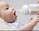 کودک/ استفاده نوزاد از شیشه و پستانک موجب کاهش شیر مادر می‌شود