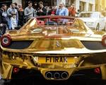 رقص گرانترین خودروی جهان با روکش طلا در خیابان ها (عکس)