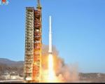 کره شمالی یک ماهواره را با موشکی دوربرد در مدار زمین قرار داد + عکس و فیلم