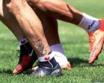 تاتو کارتونی روی ساق پای بازیکن لیگ برتری+عکس