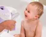 ﻿ حمام بردن نوزاد در شب بهتر است یا روز؟  -آکا