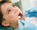 با کودکی که از دندان پزشکی می‌ترسد چه کار باید کرد؟