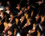 ارکستر سمفونیک، قطعه «نی‌نوا» را می‌نوازد