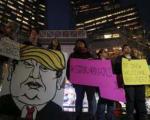 تظاهرات مردم نیویورک علیه دونالد ترامپ نامزد ریاست جمهوری امریکا