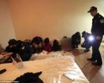 دستگیری 70 دختر و پسر عریان در آغوش هم در یک خانه ! عکس