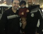مجتبی جباری و پسرش در کنار ژاوی + عکس
