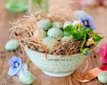 تزیین تخم مرغ هفت سین با گل های طبیعی برای سفره هفت سین!!