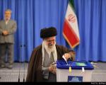 مقام معظم رهبری رأی خود را به صندوق انداختند/هر کسی ایران را دوست دارد در انتخابات شرکت کند