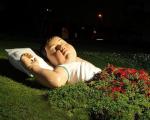 مجسمه کودک خوابیده در اتوبان مدرس+ عکس