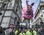 تظاهرات علیه جیمز کامرون در لندن